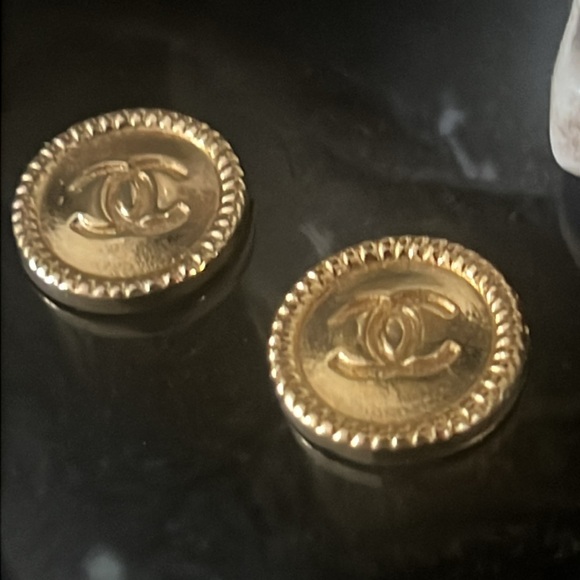 Auth. CHANEL Goldtone Buttons (Earrings) - Picture 2 of 9
